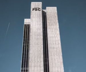 주식은 장기적으로 가치를 창출하는 기업에 투자하여 장기적인 성장과 배당 수입의 잠재력을 제공하지만, 시장 변동성, 경기 순환, 기업별 이벤트로 인해 상당한 위험도 수반합니다. 핵심은 명확한 전략, 적절한 다각화, 그리고 재정적 안정성을 저해하지 않는 자본으로만 투자하는 것입니다.