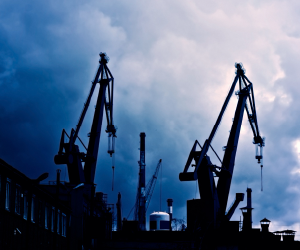 석유는 포트폴리오 다각화와 인플레이션 헤지 수단이 될 수 있지만, 지정학적 긴장과 수급 충격에 민감한 고변동성 자산이라는 점도 함께 고려해야 합니다.